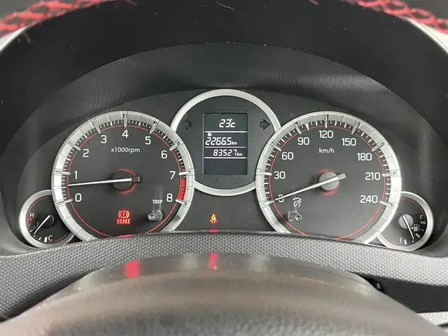 スズキ スイフト スポーツ 鹿児島県 2012(平24)年 8.4万km プレミアムシルバーメタリック 6速マニュアル車/社外ナビ(CN-MW240D)/社外CD/DVD再生可/社外フルセグTV/クルーズコントロール/オートエアコン/オートライト/社外マフラー/キセノンヘッドライト/電動格納ミラー/純正フォグ/ドアバイザー/保証書/取扱説明書/スペアキー1本(スマートキー)