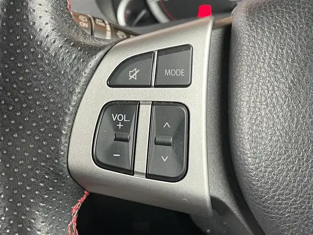 スズキ スイフト スポーツ 鹿児島県 2012(平24)年 8.4万km プレミアムシルバーメタリック 6速マニュアル車/社外ナビ(CN-MW240D)/社外CD/DVD再生可/社外フルセグTV/クルーズコントロール/オートエアコン/オートライト/社外マフラー/キセノンヘッドライト/電動格納ミラー/純正フォグ/ドアバイザー/保証書/取扱説明書/スペアキー1本(スマートキー)