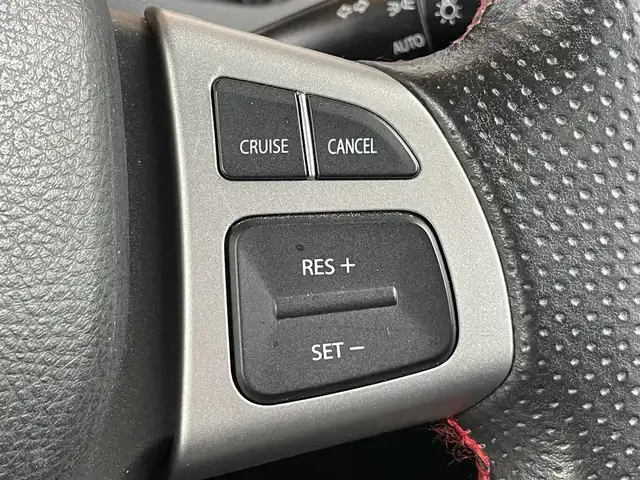 スズキ スイフト スポーツ 鹿児島県 2012(平24)年 8.4万km プレミアムシルバーメタリック 6速マニュアル車/社外ナビ(CN-MW240D)/社外CD/DVD再生可/社外フルセグTV/クルーズコントロール/オートエアコン/オートライト/社外マフラー/キセノンヘッドライト/電動格納ミラー/純正フォグ/ドアバイザー/保証書/取扱説明書/スペアキー1本(スマートキー)