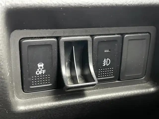 スズキ スイフト スポーツ 鹿児島県 2012(平24)年 8.4万km プレミアムシルバーメタリック 6速マニュアル車/社外ナビ(CN-MW240D)/社外CD/DVD再生可/社外フルセグTV/クルーズコントロール/オートエアコン/オートライト/社外マフラー/キセノンヘッドライト/電動格納ミラー/純正フォグ/ドアバイザー/保証書/取扱説明書/スペアキー1本(スマートキー)