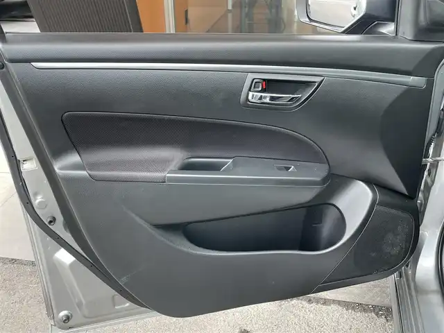 スズキ スイフト スポーツ 鹿児島県 2012(平24)年 8.4万km プレミアムシルバーメタリック 6速マニュアル車/社外ナビ(CN-MW240D)/社外CD/DVD再生可/社外フルセグTV/クルーズコントロール/オートエアコン/オートライト/社外マフラー/キセノンヘッドライト/電動格納ミラー/純正フォグ/ドアバイザー/保証書/取扱説明書/スペアキー1本(スマートキー)