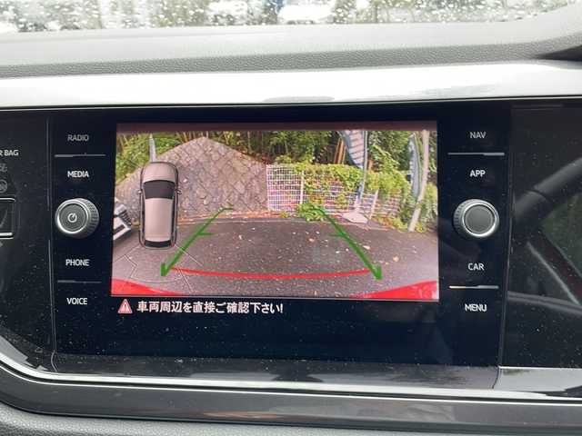 フォルクスワーゲン ポロ TSIハイライン 京都府 2020(令2)年 0.6万km 赤 純正ナビ/フルセグ/FM/AM/CD/DVD/BT/SD/USB/バックカメラ/レーダークルーズコントロール/衝突軽減防止/コーナーセンサー/BSM/疲労検知システム/パーキングアシスト/プロアクティブ・オキュパント・プロテクション/横滑り防止装置/パドルシフト/アイドリングストップ/ステアリングスイッチ/ETC2.0/オートライト/純正フロアマット/電動格納ミラー/純正16インチAW/W＋サイドエアバッグ/スマートキースペアキー×1