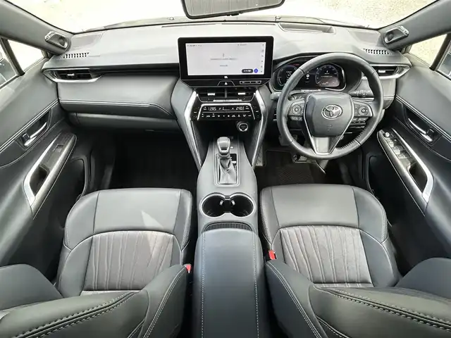 トヨタ ハリアー ハイブリッド Z 愛知県 2025(令7)年 0.3万km プラチナホワイトパールマイカ ワンオーナー/純正メモリナビ（FM/AM/BT/USB/Miracast/フルセグ)/Toyota Safety Sense/ ・プリクラッシュセーフティー/ ・レーントレーシングアシスト/ ・ブラインドスポットモニター/ ・クリアランスソナー/ ・リアクロストラフィックアラート/ ・パーキングサポートブレーキ/ ・ロードサインアシスト/ ・レーダークルーズコントロール/JBLサウンド/禁煙車/パノラミックビューカメラ/アラウンドビューモニター・バックカメラ/ETC2.0/ヘッドアップディスプレイ/パワーシート/ハーフレザーシート/nanoeX/デジタルインナーミラー/パワーバックドア/LEDヘッドライト/フォグランプ/革巻きステアリング/純正AW19インチ/電動格納ミラー/純正フロアマット/ドアバイザー/プッシュスタート/スマートキー・スペアキー１本/ステアリングリモコン/ハンズフリー/ABS/取扱説明書・保証書