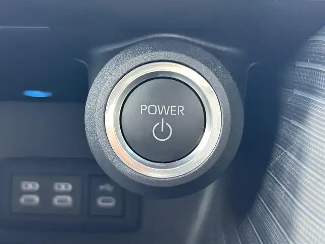 トヨタ ハリアー ハイブリッド Z 愛知県 2025(令7)年 0.3万km プラチナホワイトパールマイカ ワンオーナー/純正メモリナビ（FM/AM/BT/USB/Miracast/フルセグ)/Toyota Safety Sense/ ・プリクラッシュセーフティー/ ・レーントレーシングアシスト/ ・ブラインドスポットモニター/ ・クリアランスソナー/ ・リアクロストラフィックアラート/ ・パーキングサポートブレーキ/ ・ロードサインアシスト/ ・レーダークルーズコントロール/JBLサウンド/禁煙車/パノラミックビューカメラ/アラウンドビューモニター・バックカメラ/ETC2.0/ヘッドアップディスプレイ/パワーシート/ハーフレザーシート/nanoeX/デジタルインナーミラー/パワーバックドア/LEDヘッドライト/フォグランプ/革巻きステアリング/純正AW19インチ/電動格納ミラー/純正フロアマット/ドアバイザー/プッシュスタート/スマートキー・スペアキー１本/ステアリングリモコン/ハンズフリー/ABS/取扱説明書・保証書