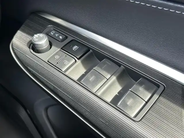 トヨタ ハリアー ハイブリッド Z 愛知県 2025(令7)年 0.3万km プラチナホワイトパールマイカ ワンオーナー/純正メモリナビ（FM/AM/BT/USB/Miracast/フルセグ)/Toyota Safety Sense/ ・プリクラッシュセーフティー/ ・レーントレーシングアシスト/ ・ブラインドスポットモニター/ ・クリアランスソナー/ ・リアクロストラフィックアラート/ ・パーキングサポートブレーキ/ ・ロードサインアシスト/ ・レーダークルーズコントロール/JBLサウンド/禁煙車/パノラミックビューカメラ/アラウンドビューモニター・バックカメラ/ETC2.0/ヘッドアップディスプレイ/パワーシート/ハーフレザーシート/nanoeX/デジタルインナーミラー/パワーバックドア/LEDヘッドライト/フォグランプ/革巻きステアリング/純正AW19インチ/電動格納ミラー/純正フロアマット/ドアバイザー/プッシュスタート/スマートキー・スペアキー１本/ステアリングリモコン/ハンズフリー/ABS/取扱説明書・保証書
