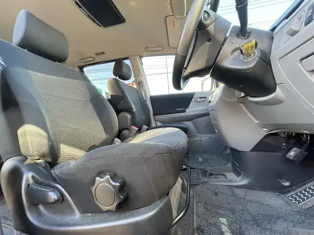 トヨタ ヴォクシー Z 長野県 2006(平18)年 13.2万km ダークブルーマイカ カロッツェリアナビ/ワンセグテレビ/AM/FM/Bluetooth/バックカメラ/ETC/フリップダウンモニター/純正フロアマット/4WD/ドアバイザー/スペアキー/純正15インチAW/パワーウィンドウ