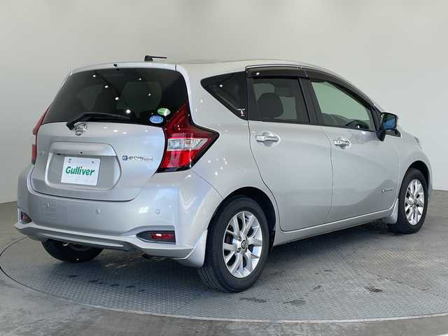 日産 ノート e－パワー X 栃木県 2019(令1)年 5万km ブリリアントシルバー 純正ナビ/(CD-DVD/TV/Bluetooth)/衝突被害軽減ブレーキ/踏み間違い防止/車線逸脱警報/アラウンドビューモニター/スマートルームミラー/アイドリングストップ/ABS/インテリジェントキー/盗難防止装置/禁煙車/ETC/ドラレコ/全方位バックカメラ/純正アルミホイール/純正フロアマット/コーナーセンサー/プッシュスタート