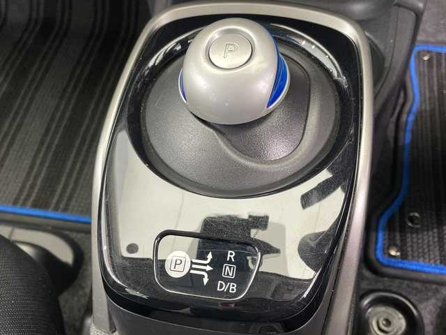 日産 ノート e－パワー X 栃木県 2019(令1)年 5万km ブリリアントシルバー 純正ナビ/(CD-DVD/TV/Bluetooth)/衝突被害軽減ブレーキ/踏み間違い防止/車線逸脱警報/アラウンドビューモニター/スマートルームミラー/アイドリングストップ/ABS/インテリジェントキー/盗難防止装置/禁煙車/ETC/ドラレコ/全方位バックカメラ/純正アルミホイール/純正フロアマット/コーナーセンサー/プッシュスタート