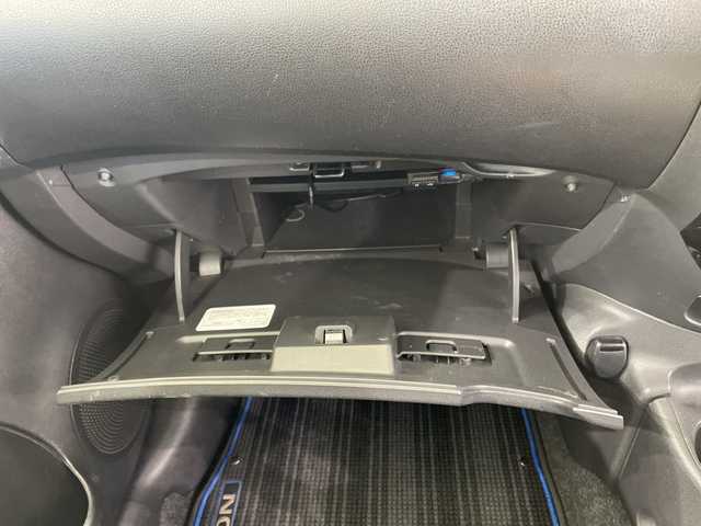 日産 ノート e－パワー X 栃木県 2019(令1)年 5万km ブリリアントシルバー 純正ナビ/(CD-DVD/TV/Bluetooth)/衝突被害軽減ブレーキ/踏み間違い防止/車線逸脱警報/アラウンドビューモニター/スマートルームミラー/アイドリングストップ/ABS/インテリジェントキー/盗難防止装置/禁煙車/ETC/ドラレコ/全方位バックカメラ/純正アルミホイール/純正フロアマット/コーナーセンサー/プッシュスタート