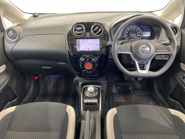 日産 ノート e－パワー X 栃木県 2019(令1)年 5万km ブリリアントシルバー 純正ナビ/(CD-DVD/TV/Bluetooth)/衝突被害軽減ブレーキ/踏み間違い防止/車線逸脱警報/アラウンドビューモニター/スマートルームミラー/アイドリングストップ/ABS/インテリジェントキー/盗難防止装置/禁煙車/ETC/ドラレコ/全方位バックカメラ/純正アルミホイール/純正フロアマット/コーナーセンサー/プッシュスタート