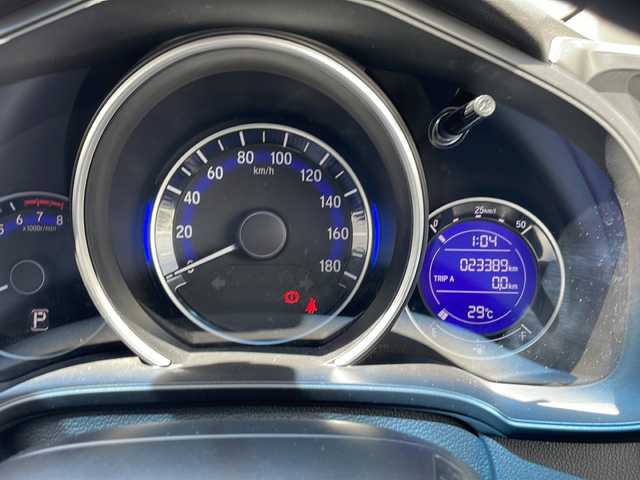 ホンダ フィット 13G Fパッケージ 東京都 2015(平27)年 2.4万km アラバスターシルバーメタリック ワンオーナー/新車時保証書/取扱説明書【車両/ナビ】/アイドリングストップ/純正メモリーナビ/ワンセグTV【VXM-145VSi】/SD/CD/DVD/BT/USB/バックカメラ/純正ドライブレコーダー/Egプッシュスタート/ ストップボタン/スマートキー/ヘッドライトレベライザー