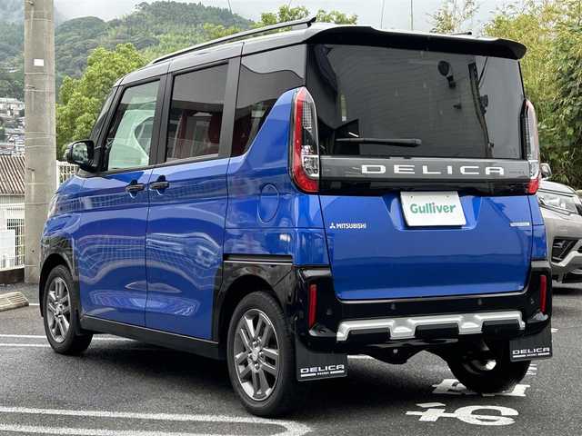 三菱 デリカミニ T プレミアム 長崎県 2023(令5)年 1.1万km 青Ⅱ ・プッシュスタート/・ディスプレイオーディオ（AM/FM/アンドロイドオート/アップルカープレイ）/・クルーズコントロール（追従有）/・両側パワースライドドア/・ダウンヒルアシストコントロール/・スマホ非接触充電/・ヒートシーター（D/N）/・ブルートゥース/・ハンドルヒーター/・オートライト/・オートハイビーム/・パーキングアシスト/・オートホールド/・ハンドルスイッチ/・パドルシフト/・デジタルインナーミラー