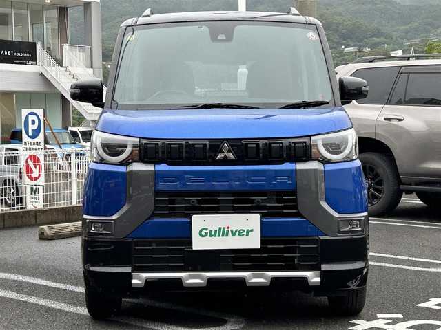 三菱 デリカミニ T プレミアム 長崎県 2023(令5)年 1.1万km 青Ⅱ ・プッシュスタート/・ディスプレイオーディオ（AM/FM/アンドロイドオート/アップルカープレイ）/・クルーズコントロール（追従有）/・両側パワースライドドア/・ダウンヒルアシストコントロール/・スマホ非接触充電/・ヒートシーター（D/N）/・ブルートゥース/・ハンドルヒーター/・オートライト/・オートハイビーム/・パーキングアシスト/・オートホールド/・ハンドルスイッチ/・パドルシフト/・デジタルインナーミラー