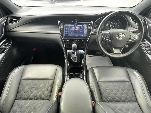 トヨタ ハリアー プレミアム スタイルノアール 愛媛県 2019(令1)年 4万km ブラックマイカ パノラマサンルーフ/ALPINE専用大型ナビ/　CD/DVD/Bluetooth/フルセグTV/バックカメラ/ビルトインETC/プリクラッシュセーフティ/レーンディパーチャーアラート/レーダークルーズコントロール/クリアランスソナー /パワーバックドア/純正18インチAW/ドライブレコーダー/電子パーキングブレーキ/オートホールド/オートライト/三眼LEDヘッドライト/フロントフォグ/スペアキー×1/カードキー×1/ラゲッジマット/プッシュスタート/フロアマット