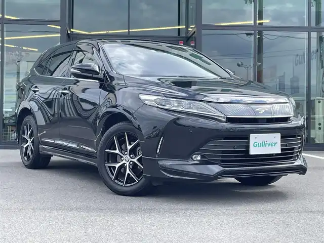 トヨタ ハリアー プレミアム スタイルノアール 愛媛県 2019(令1)年 4万km ブラックマイカ パノラマサンルーフ/ALPINE専用大型ナビ/　CD/DVD/Bluetooth/フルセグTV/バックカメラ/ビルトインETC/プリクラッシュセーフティ/レーンディパーチャーアラート/レーダークルーズコントロール/クリアランスソナー /パワーバックドア/純正18インチAW/ドライブレコーダー/電子パーキングブレーキ/オートホールド/オートライト/三眼LEDヘッドライト/フロントフォグ/スペアキー×1/カードキー×1/ラゲッジマット/プッシュスタート/フロアマット