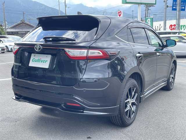 トヨタ ハリアー プレミアム スタイルノアール 愛媛県 2019(令1)年 4万km ブラックマイカ パノラマサンルーフ/ALPINE専用大型ナビ/　CD/DVD/Bluetooth/フルセグTV/バックカメラ/ビルトインETC/プリクラッシュセーフティ/レーンディパーチャーアラート/レーダークルーズコントロール/クリアランスソナー /パワーバックドア/純正18インチAW/ドライブレコーダー/電子パーキングブレーキ/オートホールド/オートライト/三眼LEDヘッドライト/フロントフォグ/スペアキー×1/カードキー×1/ラゲッジマット/プッシュスタート/フロアマット