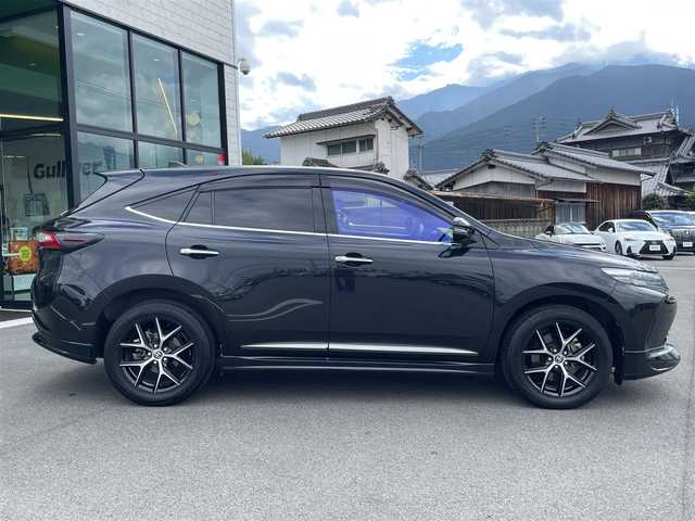 トヨタ ハリアー プレミアム スタイルノアール 愛媛県 2019(令1)年 4万km ブラックマイカ パノラマサンルーフ/ALPINE専用大型ナビ/　CD/DVD/Bluetooth/フルセグTV/バックカメラ/ビルトインETC/プリクラッシュセーフティ/レーンディパーチャーアラート/レーダークルーズコントロール/クリアランスソナー /パワーバックドア/純正18インチAW/ドライブレコーダー/電子パーキングブレーキ/オートホールド/オートライト/三眼LEDヘッドライト/フロントフォグ/スペアキー×1/カードキー×1/ラゲッジマット/プッシュスタート/フロアマット