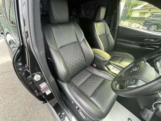 トヨタ ハリアー プレミアム スタイルノアール 愛媛県 2019(令1)年 4万km ブラックマイカ パノラマサンルーフ/ALPINE専用大型ナビ/　CD/DVD/Bluetooth/フルセグTV/バックカメラ/ビルトインETC/プリクラッシュセーフティ/レーンディパーチャーアラート/レーダークルーズコントロール/クリアランスソナー /パワーバックドア/純正18インチAW/ドライブレコーダー/電子パーキングブレーキ/オートホールド/オートライト/三眼LEDヘッドライト/フロントフォグ/スペアキー×1/カードキー×1/ラゲッジマット/プッシュスタート/フロアマット