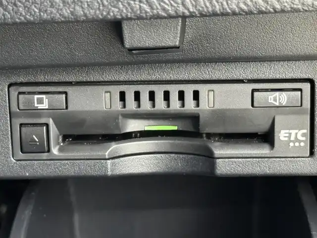 トヨタ ヴェルファイア Z Gエディション 福岡県 2018(平30)年 9.5万km ホワイトパールクリスタルシャイン ＴＲＤエアロ　/後席モニター　/純正１０型ナビ/フルセグTV　/バックカメラ　/ビルトインＥＴＣ　/ドライブレコーダー　/レーダークルコン　/コーナーセンサー　/衝突軽減ブレーキ　/レーンキープ　/両側電動スライドドア　/シートメモリー付きパワーシート　/シートベンチレーション／ヒーター　/ステアリングヒーター　/パワーバックドア　/３眼ＬＥＤヘッドライト　/社外２０インチアルミホイール