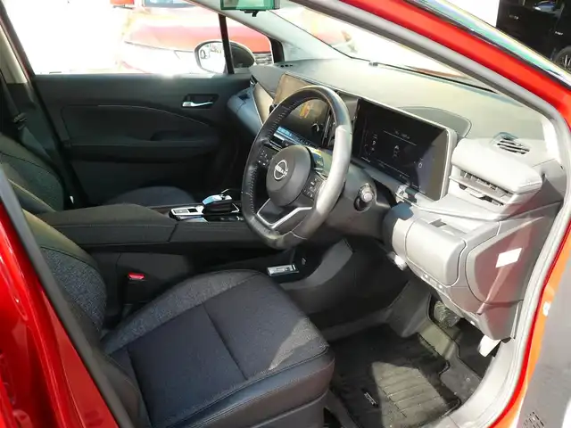 日産 オーラ G 静岡県 2022(令4)年 1.4万km ガーネットレッド/スーパーブラック 2トーン ワンオーナー/禁煙車/プロパイロット/・ハンドル支援/・レーダークルーズ/・レーンキープアシスト/ニッサンコネクトナビ/アラウンドビューモニター/フルセグテレビ/Bluetooth/USB・HDMI/置くだけ充電/デジタルインナーミラー/BOSEサウンド/オートハイビーム/オートライト/LEDヘッドライト/電動パーキング/AUTO HOLD/スマートキー/スペアキー/フロアマット/ドアバイザー/ビルトインETC/新車保証書/取扱説明書