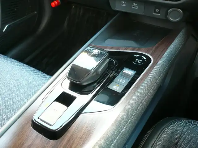 日産 オーラ G 静岡県 2022(令4)年 1.4万km ガーネットレッド/スーパーブラック 2トーン ワンオーナー/禁煙車/プロパイロット/・ハンドル支援/・レーダークルーズ/・レーンキープアシスト/ニッサンコネクトナビ/アラウンドビューモニター/フルセグテレビ/Bluetooth/USB・HDMI/置くだけ充電/デジタルインナーミラー/BOSEサウンド/オートハイビーム/オートライト/LEDヘッドライト/電動パーキング/AUTO HOLD/スマートキー/スペアキー/フロアマット/ドアバイザー/ビルトインETC/新車保証書/取扱説明書