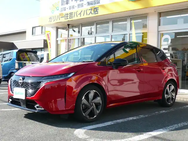 日産 オーラ G 静岡県 2022(令4)年 1.4万km ガーネットレッド/スーパーブラック 2トーン ワンオーナー/禁煙車/プロパイロット/・ハンドル支援/・レーダークルーズ/・レーンキープアシスト/ニッサンコネクトナビ/アラウンドビューモニター/フルセグテレビ/Bluetooth/USB・HDMI/置くだけ充電/デジタルインナーミラー/BOSEサウンド/オートハイビーム/オートライト/LEDヘッドライト/電動パーキング/AUTO HOLD/スマートキー/スペアキー/フロアマット/ドアバイザー/ビルトインETC/新車保証書/取扱説明書