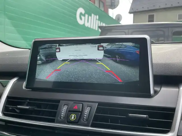 ＢＭＷ ２１８ｉ アクティブツアラー ラグジュアリー 東京都 2015(平27)年 5.6万km サファイアブラックP 純正ナビ/・Bluetooth/CD/DVD/AM/FM/ドライビングアシスト/・レーンキープアシスト/・前車接近警告/・衝突軽減装置/パーキングアシスト/バックカメラ/電動リアゲート/ブラックサファイアカラー/アイドリングストップ/社外コーナーガイドセンサー/アンビエントライト/D/N席パワーシート/D/N席シートヒーター/MTモード/ETC2.0/スマートキー/スペアキー×1/保証書/取扱説明書