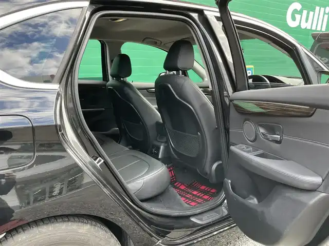 ＢＭＷ ２１８ｉ アクティブツアラー ラグジュアリー 東京都 2015(平27)年 5.6万km サファイアブラックP 純正ナビ/・Bluetooth/CD/DVD/AM/FM/ドライビングアシスト/・レーンキープアシスト/・前車接近警告/・衝突軽減装置/パーキングアシスト/バックカメラ/電動リアゲート/ブラックサファイアカラー/アイドリングストップ/社外コーナーガイドセンサー/アンビエントライト/D/N席パワーシート/D/N席シートヒーター/MTモード/ETC2.0/スマートキー/スペアキー×1/保証書/取扱説明書