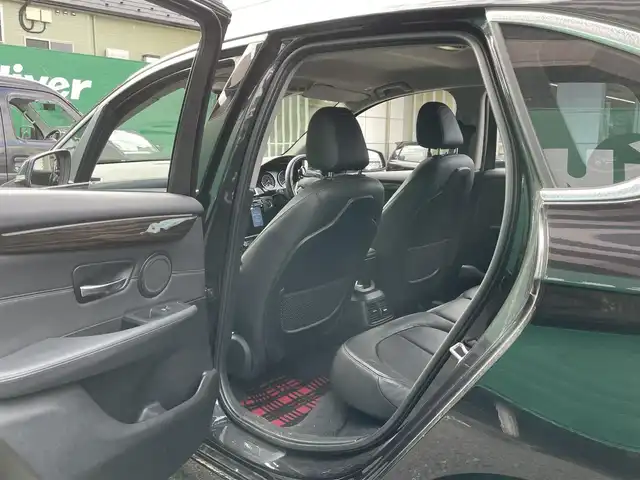 ＢＭＷ ２１８ｉ アクティブツアラー ラグジュアリー 東京都 2015(平27)年 5.6万km サファイアブラックP 純正ナビ/・Bluetooth/CD/DVD/AM/FM/ドライビングアシスト/・レーンキープアシスト/・前車接近警告/・衝突軽減装置/パーキングアシスト/バックカメラ/電動リアゲート/ブラックサファイアカラー/アイドリングストップ/社外コーナーガイドセンサー/アンビエントライト/D/N席パワーシート/D/N席シートヒーター/MTモード/ETC2.0/スマートキー/スペアキー×1/保証書/取扱説明書