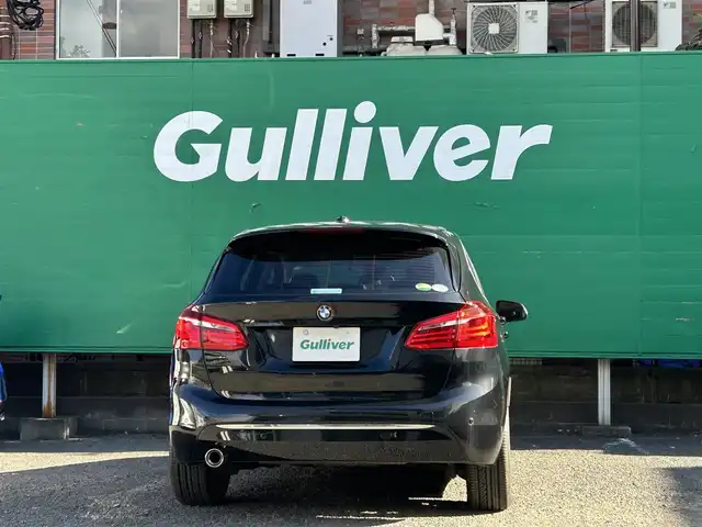 ＢＭＷ ２１８ｉ アクティブツアラー ラグジュアリー 東京都 2015(平27)年 5.6万km サファイアブラックP 純正ナビ/・Bluetooth/CD/DVD/AM/FM/ドライビングアシスト/・レーンキープアシスト/・前車接近警告/・衝突軽減装置/パーキングアシスト/バックカメラ/電動リアゲート/ブラックサファイアカラー/アイドリングストップ/社外コーナーガイドセンサー/アンビエントライト/D/N席パワーシート/D/N席シートヒーター/MTモード/ETC2.0/スマートキー/スペアキー×1/保証書/取扱説明書