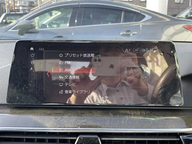 ＢＭＷ ５３０ｅ Mスポーツアイパフォーマンス 兵庫県 2018(平30)年 2.1万km ブルーストーン 純正HDDナビ/　（CD・DVD再生可・USB）/フルセグTV/イノベーションパッケージ/・BMWディスプレイキー/・ヘッドアップディスプレイ/・ワイヤレスチャージ/被害軽減ブレーキ/アクティブクルーズコントロール/360°カメラ/黒革シート/前席パワーシート/全席シートヒーター/コーナーセンサー/LEDヘッドライト/パワーバックドア/スマートキー×2/保証書/取扱説明書