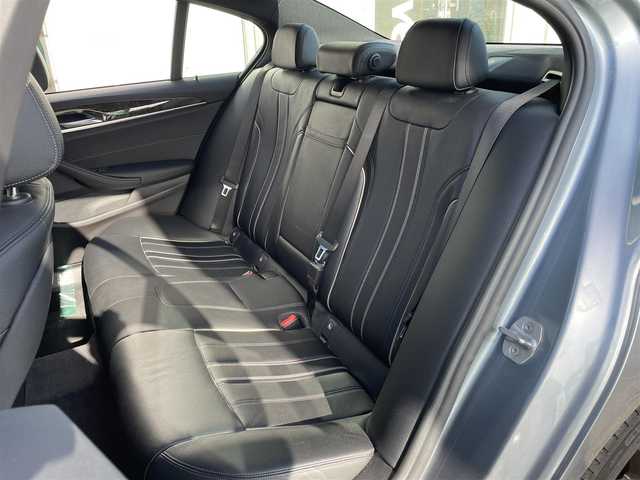 ＢＭＷ ５３０ｅ Mスポーツアイパフォーマンス 兵庫県 2018(平30)年 2.1万km ブルーストーン 純正HDDナビ/　（CD・DVD再生可・USB）/フルセグTV/イノベーションパッケージ/・BMWディスプレイキー/・ヘッドアップディスプレイ/・ワイヤレスチャージ/被害軽減ブレーキ/アクティブクルーズコントロール/360°カメラ/黒革シート/前席パワーシート/全席シートヒーター/コーナーセンサー/LEDヘッドライト/パワーバックドア/スマートキー×2/保証書/取扱説明書