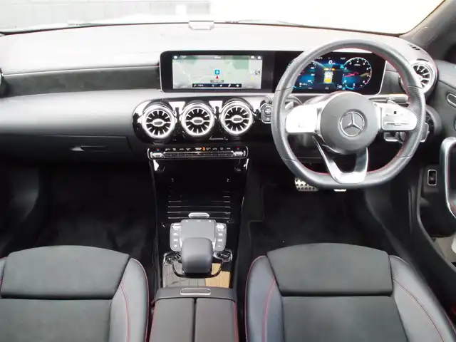 メルセデス・ベンツ ＣＬＡ１８０ AMGライン 埼玉県 2020(令2)年 1.8万km ポーラホワイト ブラックハーフレザーシート/アダプティブクルーズコントロール/レーダーセーフティパッケージ/パークセンサー/ブライドスポットモニター/バックカメラ/純正ナビ/ドラレコ/ETC/フルセグTV/ワイヤレス充電/シートヒーター/Bluetooth/純正18インチAMGホイール