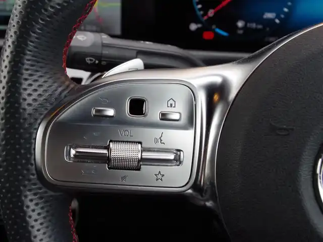 メルセデス・ベンツ ＣＬＡ１８０ AMGライン 埼玉県 2020(令2)年 1.8万km ポーラホワイト ブラックハーフレザーシート/アダプティブクルーズコントロール/レーダーセーフティパッケージ/パークセンサー/ブライドスポットモニター/バックカメラ/純正ナビ/ドラレコ/ETC/フルセグTV/ワイヤレス充電/シートヒーター/Bluetooth/純正18インチAMGホイール