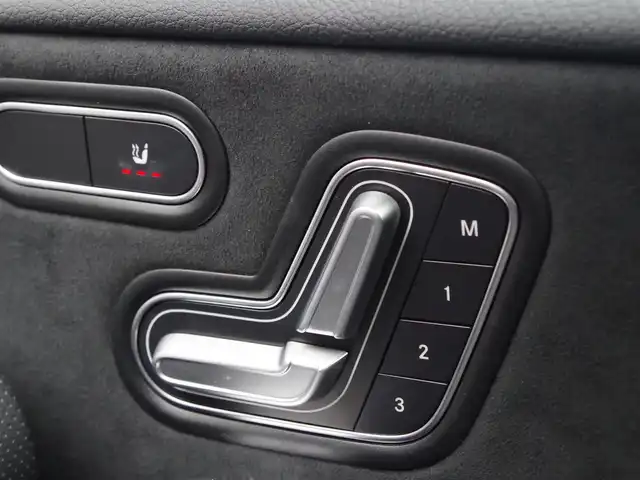 メルセデス・ベンツ ＣＬＡ１８０ AMGライン 埼玉県 2020(令2)年 1.8万km ポーラホワイト ブラックハーフレザーシート/アダプティブクルーズコントロール/レーダーセーフティパッケージ/パークセンサー/ブライドスポットモニター/バックカメラ/純正ナビ/ドラレコ/ETC/フルセグTV/ワイヤレス充電/シートヒーター/Bluetooth/純正18インチAMGホイール