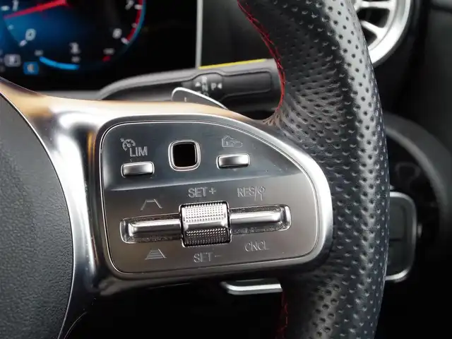 メルセデス・ベンツ ＣＬＡ１８０ AMGライン 埼玉県 2020(令2)年 1.8万km ポーラホワイト ブラックハーフレザーシート/アダプティブクルーズコントロール/レーダーセーフティパッケージ/パークセンサー/ブライドスポットモニター/バックカメラ/純正ナビ/ドラレコ/ETC/フルセグTV/ワイヤレス充電/シートヒーター/Bluetooth/純正18インチAMGホイール