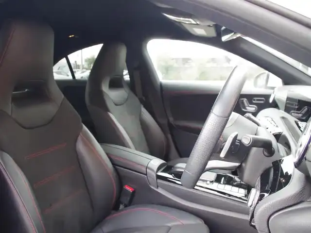 メルセデス・ベンツ ＣＬＡ１８０ AMGライン 埼玉県 2020(令2)年 1.8万km ポーラホワイト ブラックハーフレザーシート/アダプティブクルーズコントロール/レーダーセーフティパッケージ/パークセンサー/ブライドスポットモニター/バックカメラ/純正ナビ/ドラレコ/ETC/フルセグTV/ワイヤレス充電/シートヒーター/Bluetooth/純正18インチAMGホイール