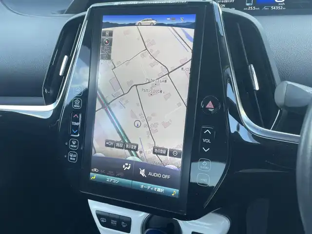 トヨタ プリウス ＰＨＶ S ナビパッケージ 香川県 2018(平30)年 5.5万km スティールブロンドM トヨタセーフティセンス/・プリクラッシュセーフティ/・レーントレーシングアシスト/・レーダークルーズコントロール/・レーンディパーチャーアラート/・ロードサインアシスト/・ドライバー異常時対応システム/・プロアクティブドライビングアシスト/・発進遅れ告知機能/・緊急時操舵支援/・フロントクロストラフィックアラート/・レーンチェンジアシスト/メーカーOPナビ/【ＡＭ／ＦＭ/Bluetooth/フルセグTV】/バックカメラ/革巻きステアリング/ステアリングリモコン/ステアリングヒーター/布シート/シートヒーター/純正ドライブレコーダー/純正フロアマット/純正ドアバイザー/純正15インチアルミホイール/LEDヘッドライト/LEDフォグライト/ETC2.0/プッシュスタート/スマートキー