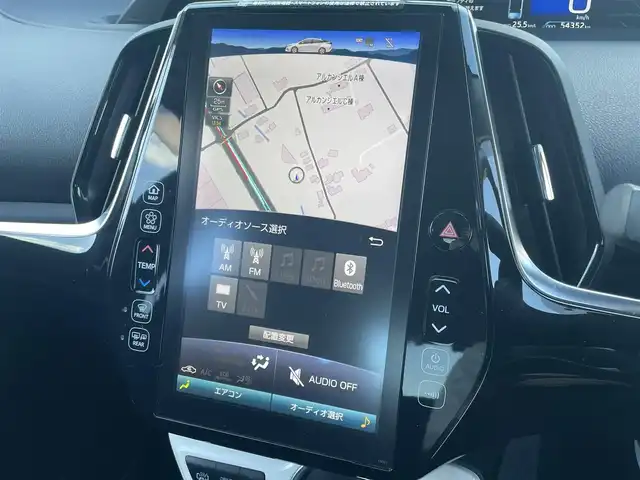 トヨタ プリウス ＰＨＶ S ナビパッケージ 香川県 2018(平30)年 5.5万km スティールブロンドM トヨタセーフティセンス/・プリクラッシュセーフティ/・レーントレーシングアシスト/・レーダークルーズコントロール/・レーンディパーチャーアラート/・ロードサインアシスト/・ドライバー異常時対応システム/・プロアクティブドライビングアシスト/・発進遅れ告知機能/・緊急時操舵支援/・フロントクロストラフィックアラート/・レーンチェンジアシスト/メーカーOPナビ/【ＡＭ／ＦＭ/Bluetooth/フルセグTV】/バックカメラ/革巻きステアリング/ステアリングリモコン/ステアリングヒーター/布シート/シートヒーター/純正ドライブレコーダー/純正フロアマット/純正ドアバイザー/純正15インチアルミホイール/LEDヘッドライト/LEDフォグライト/ETC2.0/プッシュスタート/スマートキー