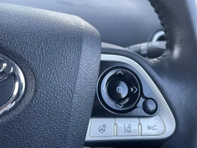 トヨタ プリウス ＰＨＶ S ナビパッケージ 香川県 2018(平30)年 5.5万km スティールブロンドM トヨタセーフティセンス/・プリクラッシュセーフティ/・レーントレーシングアシスト/・レーダークルーズコントロール/・レーンディパーチャーアラート/・ロードサインアシスト/・ドライバー異常時対応システム/・プロアクティブドライビングアシスト/・発進遅れ告知機能/・緊急時操舵支援/・フロントクロストラフィックアラート/・レーンチェンジアシスト/メーカーOPナビ/【ＡＭ／ＦＭ/Bluetooth/フルセグTV】/バックカメラ/革巻きステアリング/ステアリングリモコン/ステアリングヒーター/布シート/シートヒーター/純正ドライブレコーダー/純正フロアマット/純正ドアバイザー/純正15インチアルミホイール/LEDヘッドライト/LEDフォグライト/ETC2.0/プッシュスタート/スマートキー