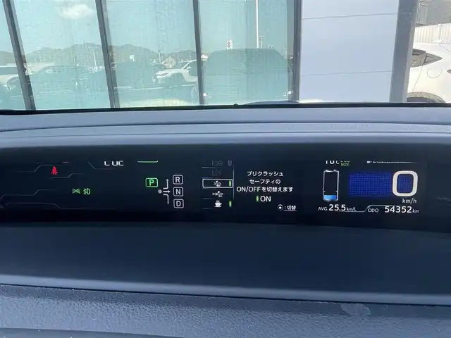トヨタ プリウス ＰＨＶ S ナビパッケージ 香川県 2018(平30)年 5.5万km スティールブロンドM トヨタセーフティセンス/・プリクラッシュセーフティ/・レーントレーシングアシスト/・レーダークルーズコントロール/・レーンディパーチャーアラート/・ロードサインアシスト/・ドライバー異常時対応システム/・プロアクティブドライビングアシスト/・発進遅れ告知機能/・緊急時操舵支援/・フロントクロストラフィックアラート/・レーンチェンジアシスト/メーカーOPナビ/【ＡＭ／ＦＭ/Bluetooth/フルセグTV】/バックカメラ/革巻きステアリング/ステアリングリモコン/ステアリングヒーター/布シート/シートヒーター/純正ドライブレコーダー/純正フロアマット/純正ドアバイザー/純正15インチアルミホイール/LEDヘッドライト/LEDフォグライト/ETC2.0/プッシュスタート/スマートキー
