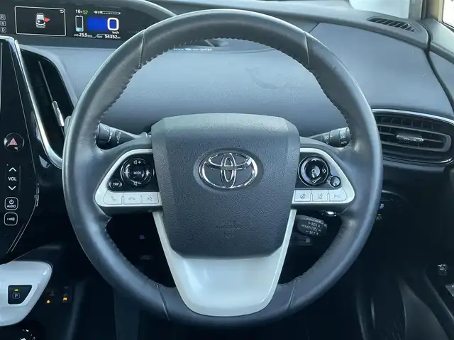 トヨタ プリウス ＰＨＶ S ナビパッケージ 香川県 2018(平30)年 5.5万km スティールブロンドM トヨタセーフティセンス/・プリクラッシュセーフティ/・レーントレーシングアシスト/・レーダークルーズコントロール/・レーンディパーチャーアラート/・ロードサインアシスト/・ドライバー異常時対応システム/・プロアクティブドライビングアシスト/・発進遅れ告知機能/・緊急時操舵支援/・フロントクロストラフィックアラート/・レーンチェンジアシスト/メーカーOPナビ/【ＡＭ／ＦＭ/Bluetooth/フルセグTV】/バックカメラ/革巻きステアリング/ステアリングリモコン/ステアリングヒーター/布シート/シートヒーター/純正ドライブレコーダー/純正フロアマット/純正ドアバイザー/純正15インチアルミホイール/LEDヘッドライト/LEDフォグライト/ETC2.0/プッシュスタート/スマートキー