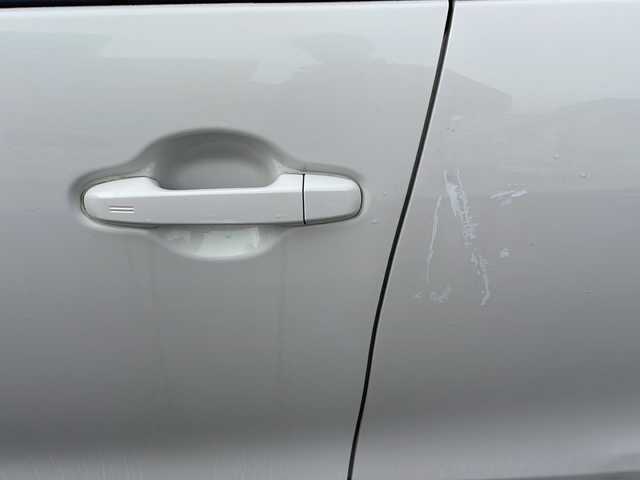 トヨタ アクア S 広島県 2012(平24)年 7.1万km ライムホワイトパールクリスタルシャイン /登録時走行距離/　　　　　　　70628キロ/純正ナビ/フロント・バックカメラ/地デジ/スペアキー×１/ETC/新車時整備手帳/　　【保証書】/取扱説明書/