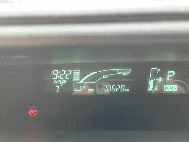 トヨタ アクア S 広島県 2012(平24)年 7.1万km ライムホワイトパールクリスタルシャイン /登録時走行距離/　　　　　　　70628キロ/純正ナビ/フロント・バックカメラ/地デジ/スペアキー×１/ETC/新車時整備手帳/　　【保証書】/取扱説明書/