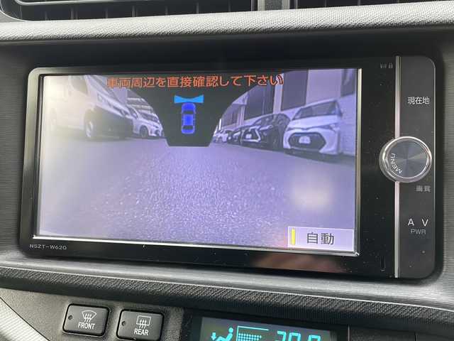 トヨタ アクア S 広島県 2012(平24)年 7.1万km ライムホワイトパールクリスタルシャイン /登録時走行距離/　　　　　　　70628キロ/純正ナビ/フロント・バックカメラ/地デジ/スペアキー×１/ETC/新車時整備手帳/　　【保証書】/取扱説明書/