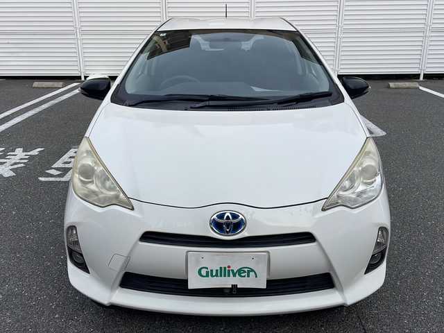 トヨタ アクア S 広島県 2012(平24)年 7.1万km ライムホワイトパールクリスタルシャイン /登録時走行距離/　　　　　　　70628キロ/純正ナビ/フロント・バックカメラ/地デジ/スペアキー×１/ETC/新車時整備手帳/　　【保証書】/取扱説明書/