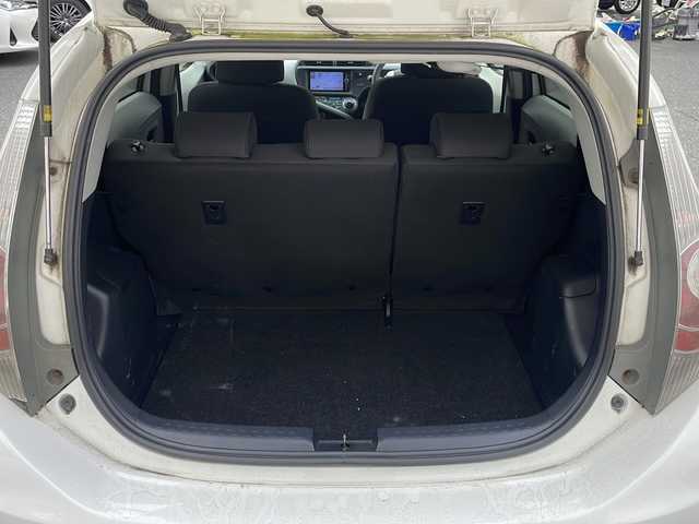 トヨタ アクア S 広島県 2012(平24)年 7.1万km ライムホワイトパールクリスタルシャイン /登録時走行距離/　　　　　　　70628キロ/純正ナビ/フロント・バックカメラ/地デジ/スペアキー×１/ETC/新車時整備手帳/　　【保証書】/取扱説明書/