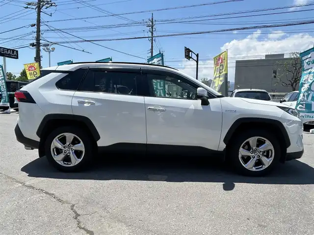 トヨタ ＲＡＶ４ ハイブリットG 長野県 2019(令1)年 11.3万km ホワイトパールクリスタルシャイン 4WD/ワンオーナー/純正ナビ/・Bluetooth/CD/DVD/TV/バックカメラ/純正2.0ETC/電動リアゲート/社外ドライブレコーダー/純正フロアマット/メモリパワーシート/レザーシート/前席シートヒーター/純正18インチAW/前後コーナーセンサー/LEDオートライト/オートマチックハイビーム/ハンドルヒーター/寒冷地仕様/クルーズコントロール追走あり/電格ミラー/ドアバイザー/取り扱い説明書/保証書