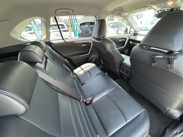 トヨタ ＲＡＶ４ ハイブリットG 長野県 2019(令1)年 11.3万km ホワイトパールクリスタルシャイン 4WD/ワンオーナー/純正ナビ/・Bluetooth/CD/DVD/TV/バックカメラ/純正2.0ETC/電動リアゲート/社外ドライブレコーダー/純正フロアマット/メモリパワーシート/レザーシート/前席シートヒーター/純正18インチAW/前後コーナーセンサー/LEDオートライト/オートマチックハイビーム/ハンドルヒーター/寒冷地仕様/クルーズコントロール追走あり/電格ミラー/ドアバイザー/取り扱い説明書/保証書