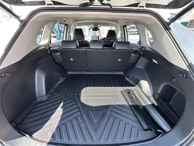 トヨタ ＲＡＶ４ ハイブリットG 長野県 2019(令1)年 11.3万km ホワイトパールクリスタルシャイン 4WD/ワンオーナー/純正ナビ/・Bluetooth/CD/DVD/TV/バックカメラ/純正2.0ETC/電動リアゲート/社外ドライブレコーダー/純正フロアマット/メモリパワーシート/レザーシート/前席シートヒーター/純正18インチAW/前後コーナーセンサー/LEDオートライト/オートマチックハイビーム/ハンドルヒーター/寒冷地仕様/クルーズコントロール追走あり/電格ミラー/ドアバイザー/取り扱い説明書/保証書